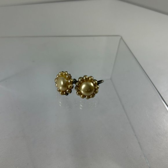 Vintage Faux Pearl Flower Shaped Screw Back Earrings Silver Tone - Picture 6 of 7